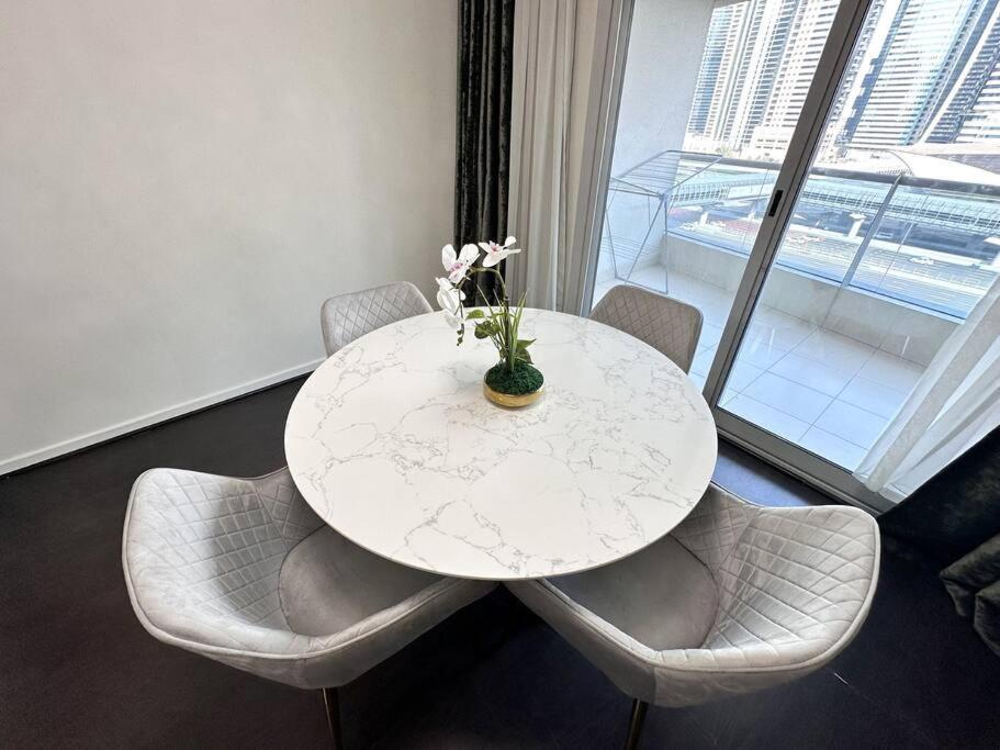 Beauty Of Marina In Our 2br Aptmnt * Dubai
